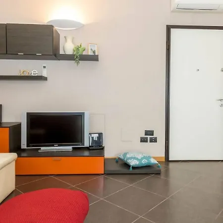 Altido For 4 With Terrace In A Quiet Residential Area * Milán