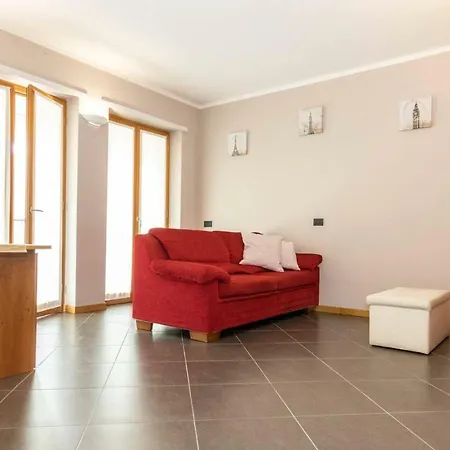Altido For 4 With Terrace In A Quiet Residential Area شقة *