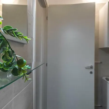 Altido For 4 With Terrace In A Quiet Residential Area شقة ميلان