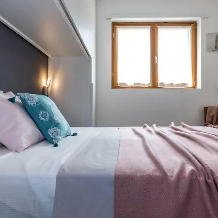 Altido For 4 With Terrace In A Quiet Residential Area * ميلان