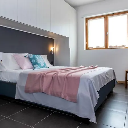 Altido For 4 With Terrace In A Quiet Residential Area شقة ميلان