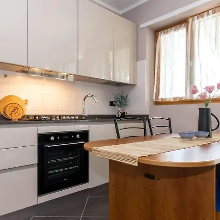 شقة Altido For 4 With Terrace In A Quiet Residential Area