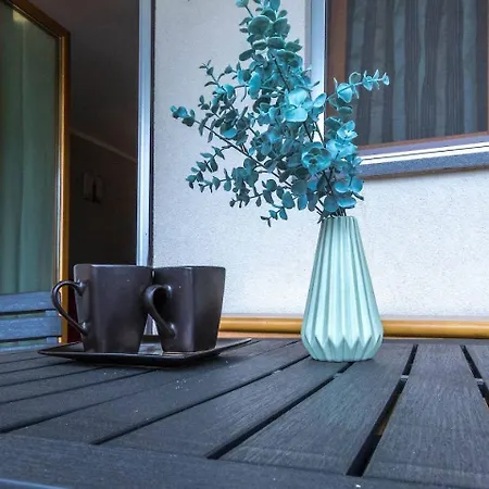 Altido For 4 With Terrace In A Quiet Residential Area شقة ميلان